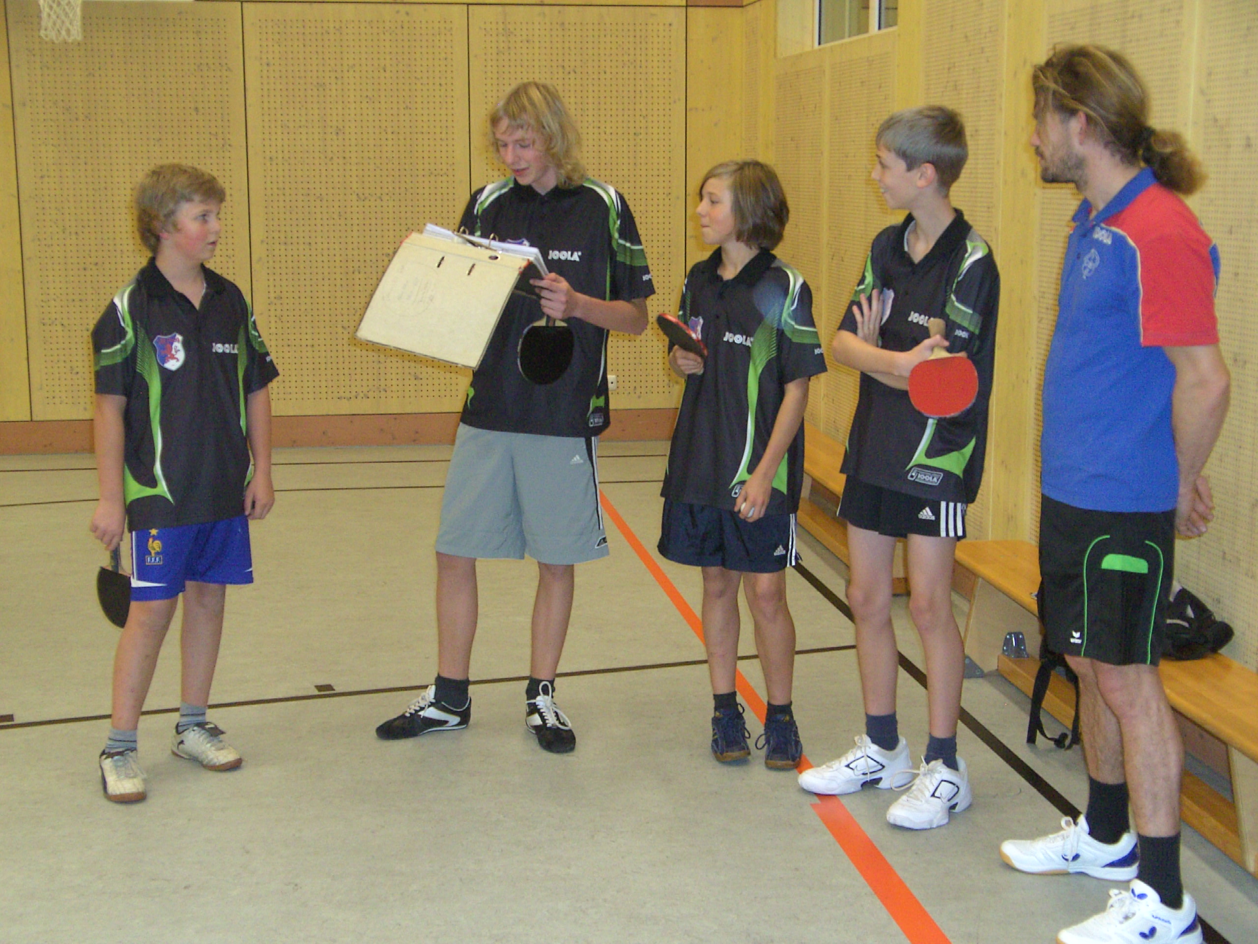 v.l.: Benjamin Reinhart, Maximilian März, Leo Wawrzyniak, Liam McNeilly u. Trainer Achim Lüdecke